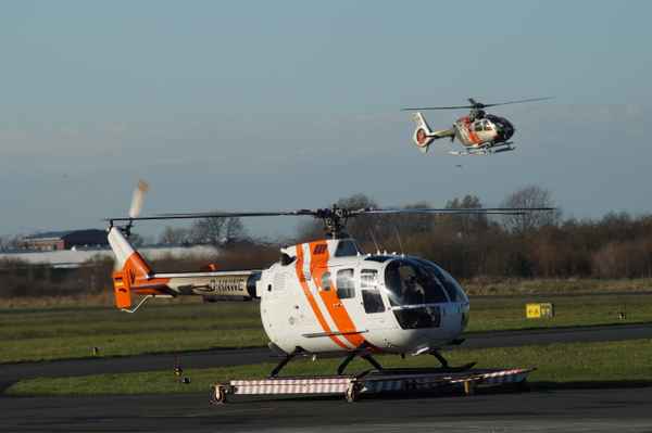 Bo - 105 gelandet , EC - 135 geht auch zur Landung über