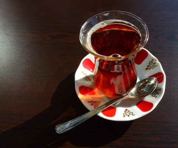 heißer türkischer Tee im Glas