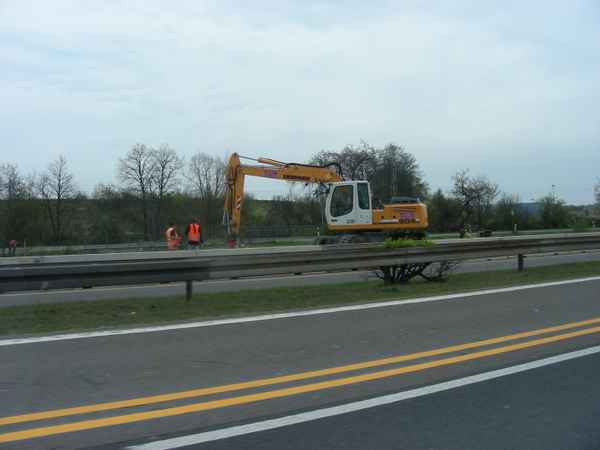 Bagger auf der Autobahn