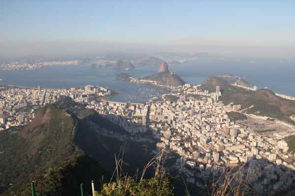 Blick auf Botafogo und Zuckerhut vom Corcovado