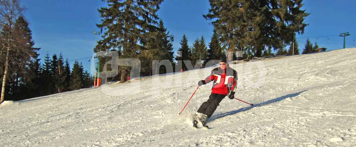 Skifahrer am Hang