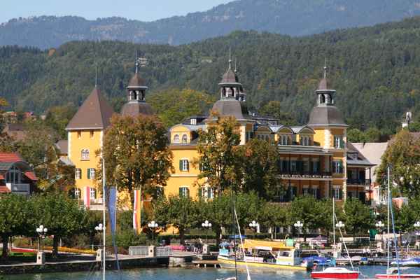 Ein Schloss am Wörthersee 1