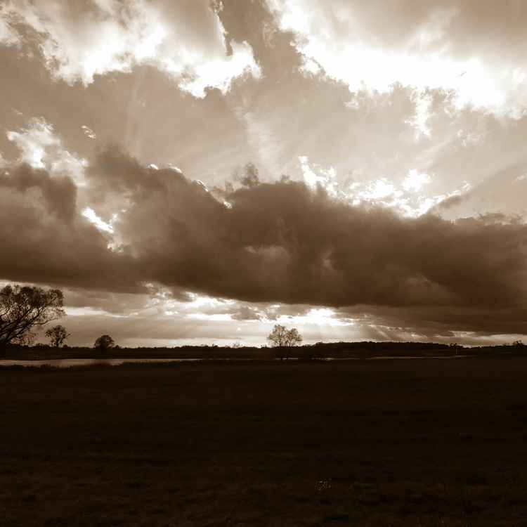 Wolken über der Elbe