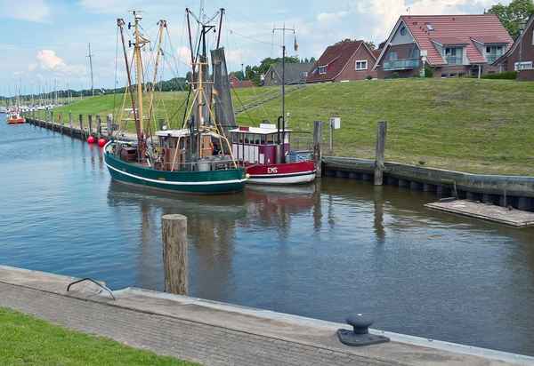 Fischerboote im Hafen von Greetsiel
