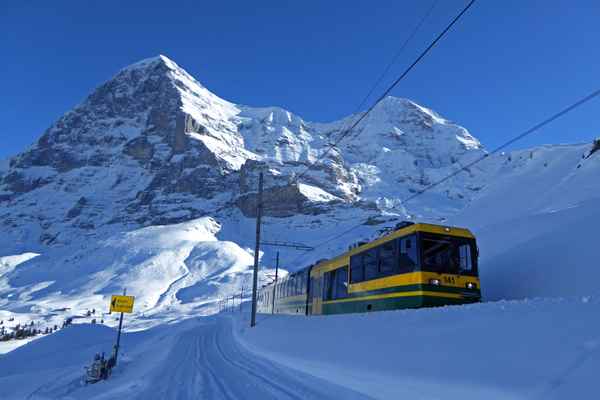 Mit der Wengernalpbahn an die Sonne