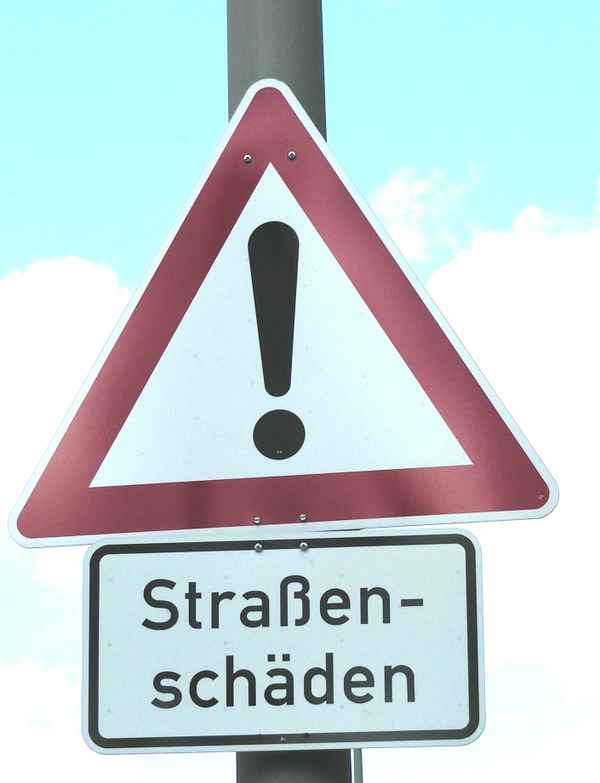 Achtung Strassenschäden