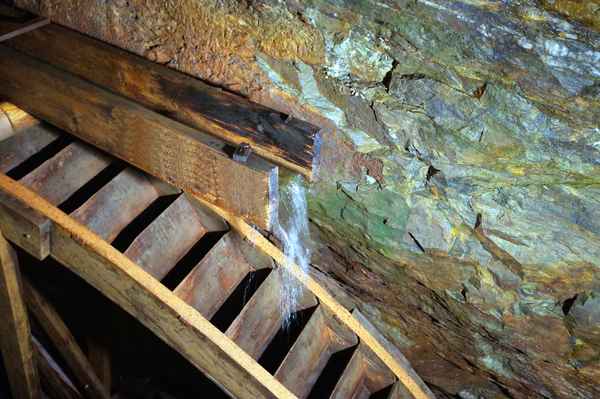 Wasserrad in einem Bergwerk im Erzgebirge