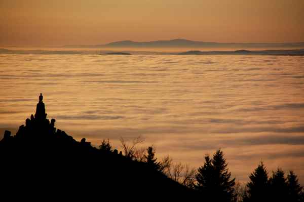 Nebel zwischen Rhön und Taunus . Hohe Auflösung