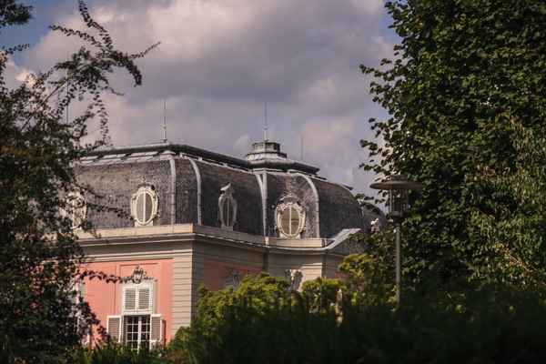 Hausdach rosa Haus