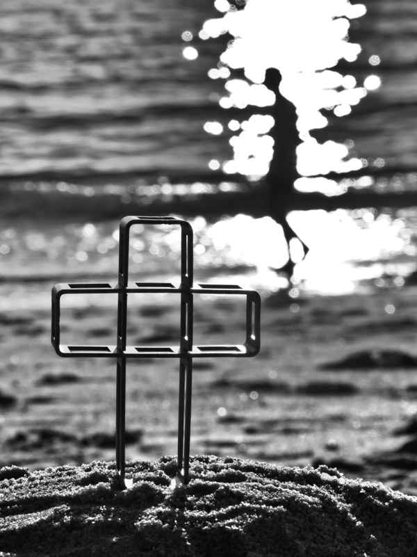 Kreuz Meschede mit Silhouette