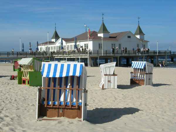 Sommer, Sonne, Sand und Meer   -  Seebrücke Ahlbeck auf Usedom -