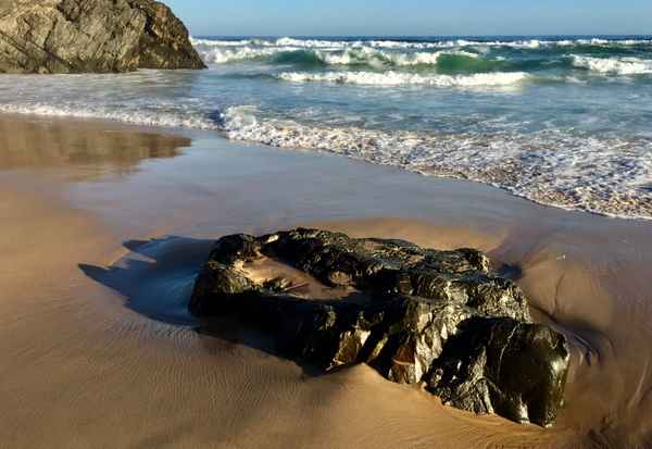 Felsen Sand und Brandung