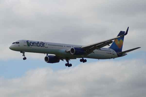 Boeing757-300 mit Sonderlackierung Janosch