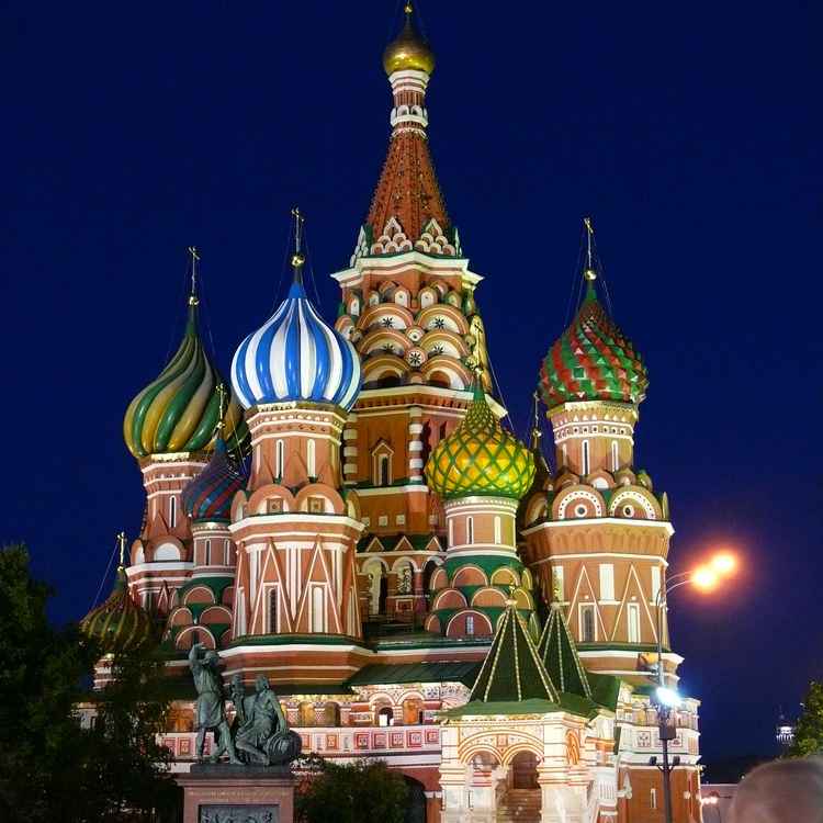 Basiliuskathedrale bei Nacht