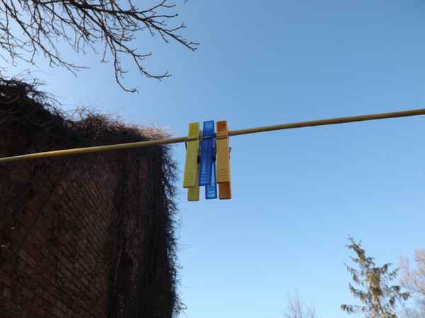 Wäscheklammern an der Leine