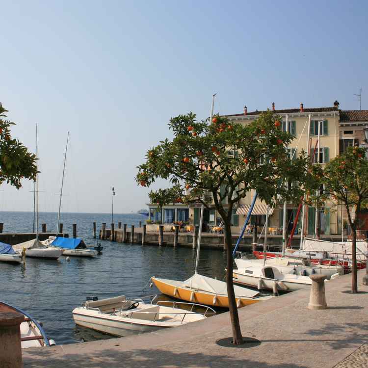 kleiner Hafen von Gagnano