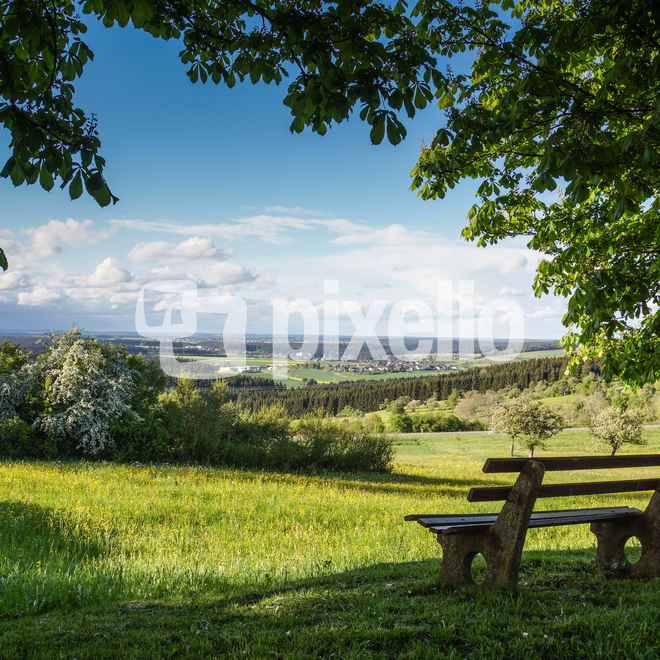 Wanderpause - Blick ins Tal