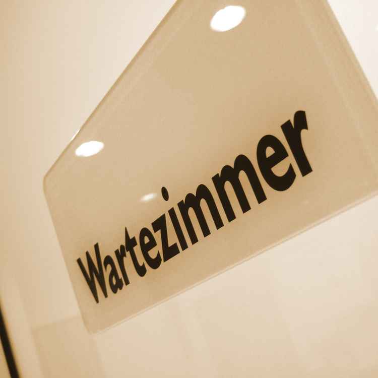 Wartezimmer gelb-braun