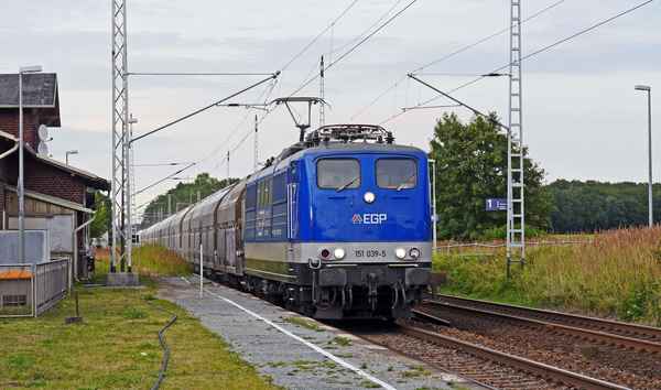 In neuem Farbkleid  . . . .