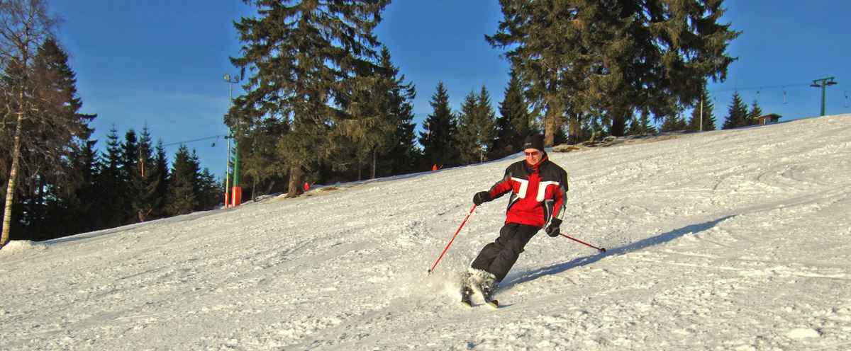 Skifahrer am Hang