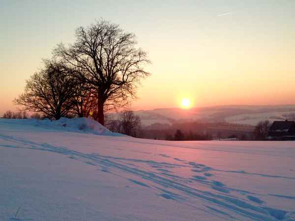 winterlicher sonnenuntergang bei zwickau
