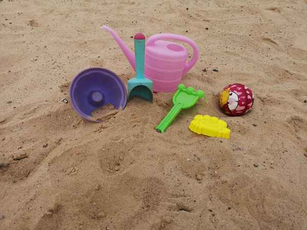 Buntes Strandspielzeug