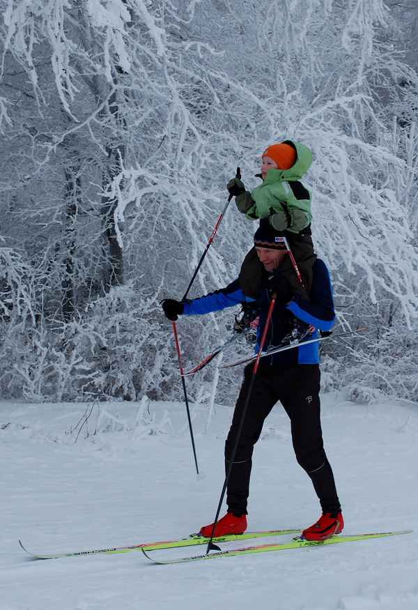 Transport müder Skiläufer