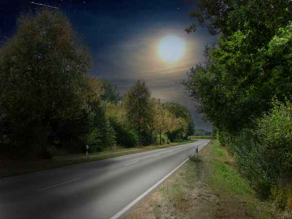 Vollmond &uuml;ber&acute;n Highway
