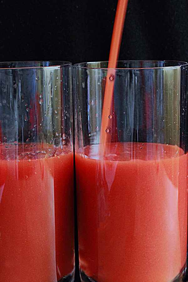Tomatensaft in Gläsern