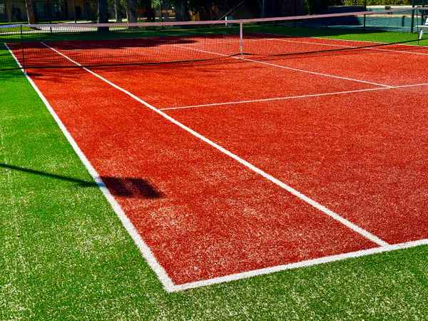 Tennisplatz mit Ganzjahresbelag