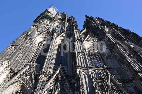 dom mal anders