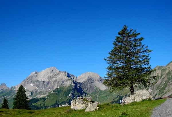 Wandern vor imposanter Kulisse