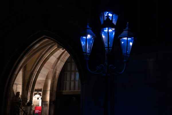 Lorenzportal in der blauen Nacht