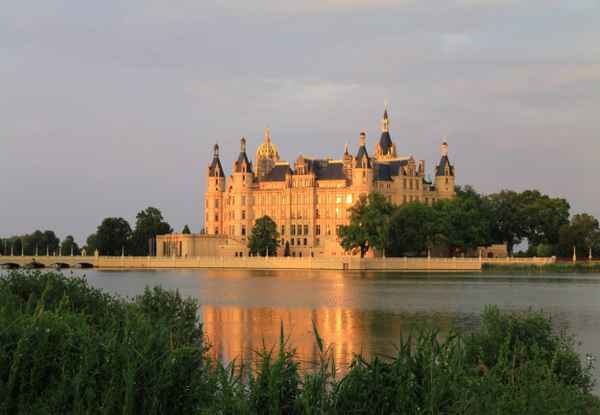 Schweriner Schloss am Abend
