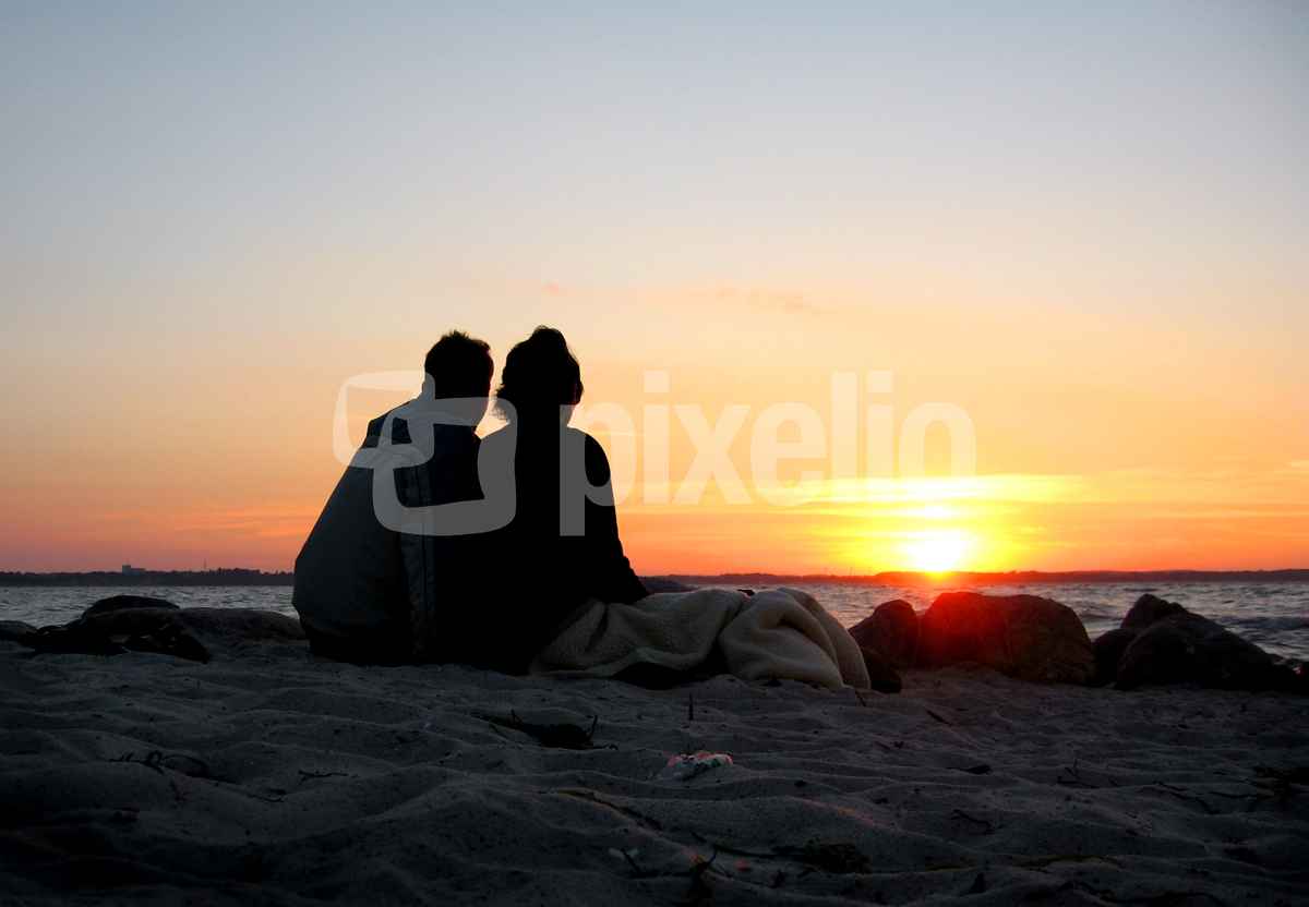 Pärchen im Sonnenuntergang