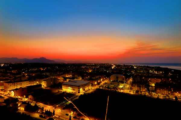 Denia bei Nacht