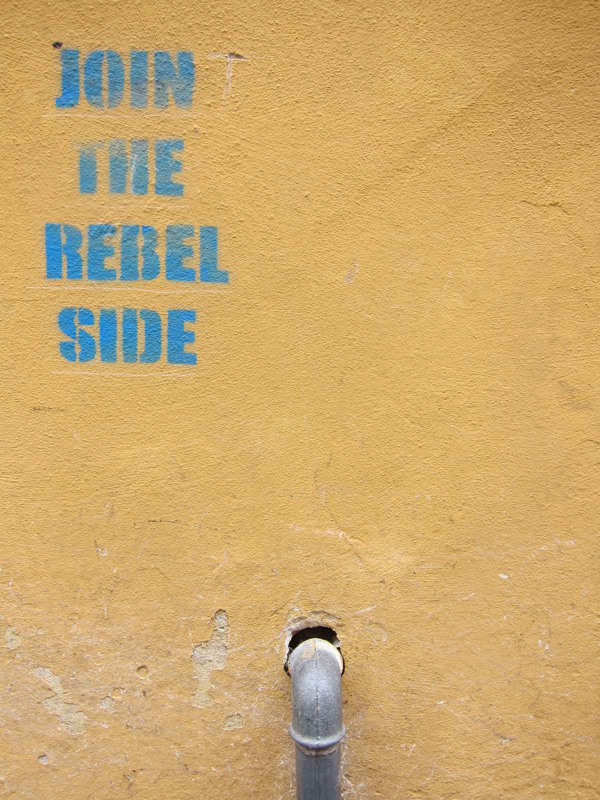 Graffiti an Wand: JOIN THE REBEL SIDE / Foto: Alexander Hauk