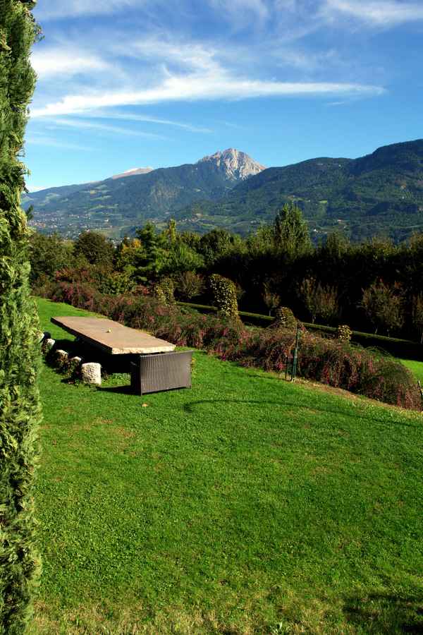 Gartentisch mit Aussicht