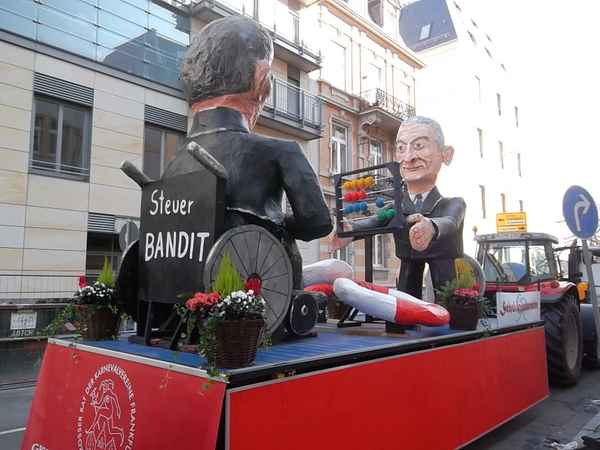 Fasching-Umzugswagen 2013