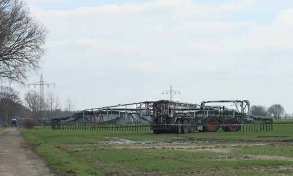 frühlingsduft schwebt über dem land