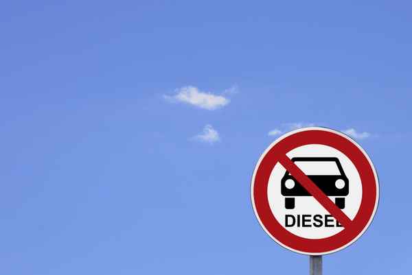 Verbotsschild: Fahrverbot für Dieselfahrzeuge