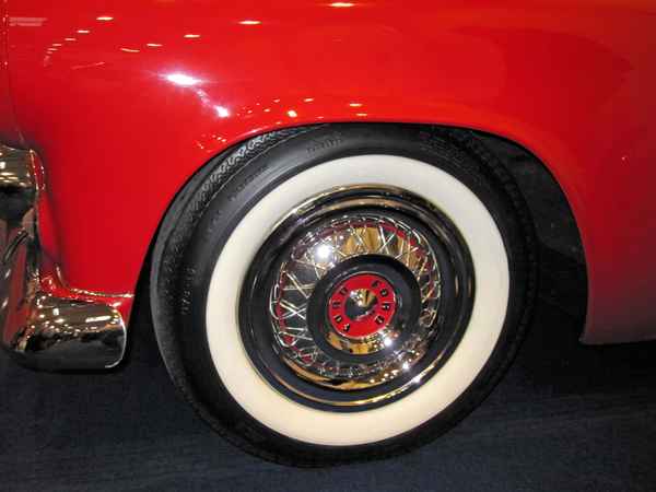 01 - Ford Thunderbird 1955 Detailaufnahme Rad