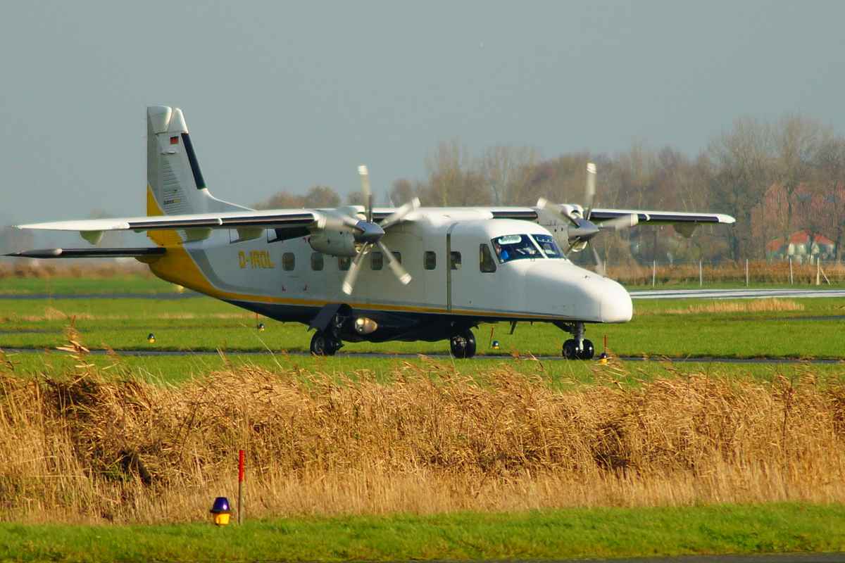 Do  228 rollt zum Vorfeld