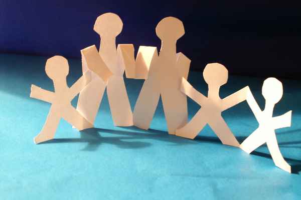 Papierkette - Familie mit 3 Kindern