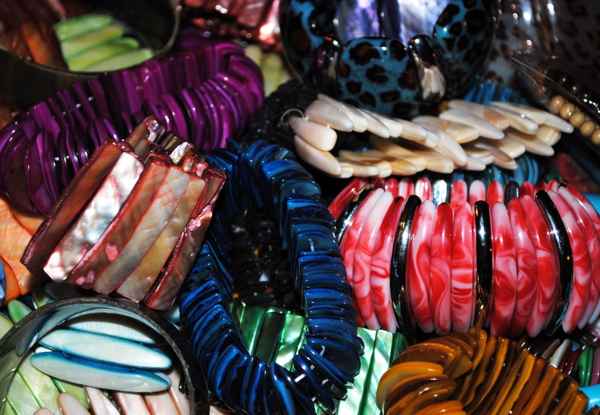 bunte Armbänder