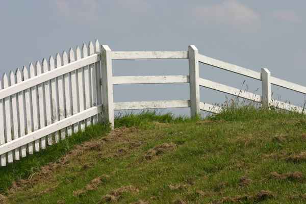 Wiesenzaun im Grünen