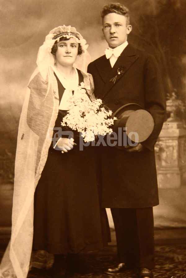 URGROSSELTERN BEI DER HOCHZEIT 1886