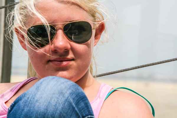 Mädchen mit Sonnenbrille