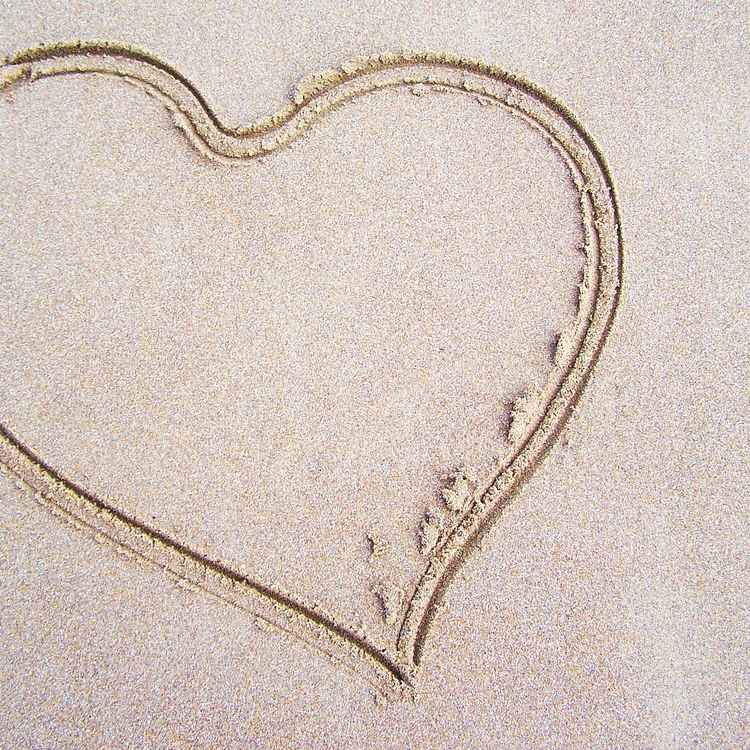 ein herz hab ich euch gemalt in den sand