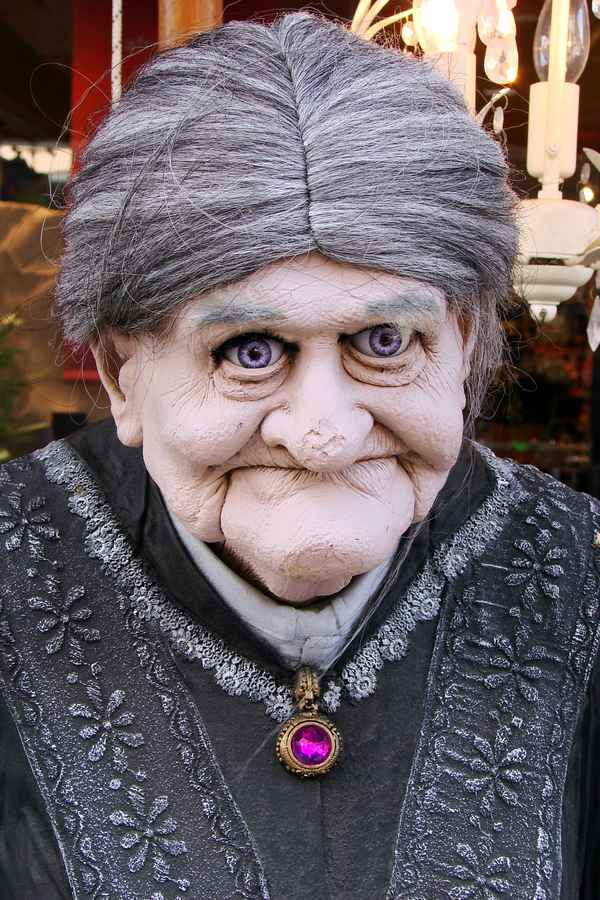 Großmütterchenfigur